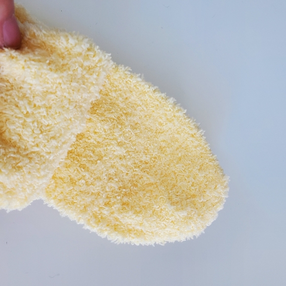 Yingzifeiwu fuzzy socks NWT - Picture 2 of 4